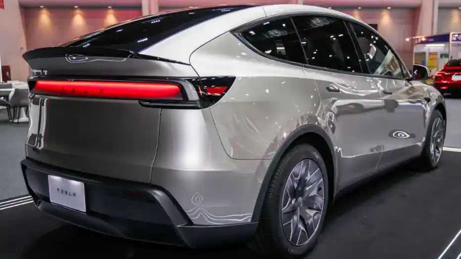 Foto - Tesla Model Y Melakukan Debutnya Di Asia Tenggara