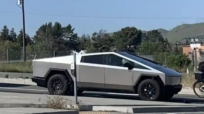 Mobil Listrik - Tesla Cybertruck Kembali Terlihat di Jalan, Peluncuran Tahun Ini Akan Terwujud?