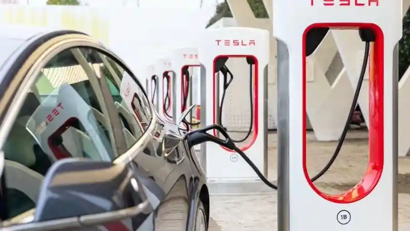 Mobil Listrik - Tesla Dirikan Stasiun Supercharger Mobil Listrik Terbanyak di Dunia