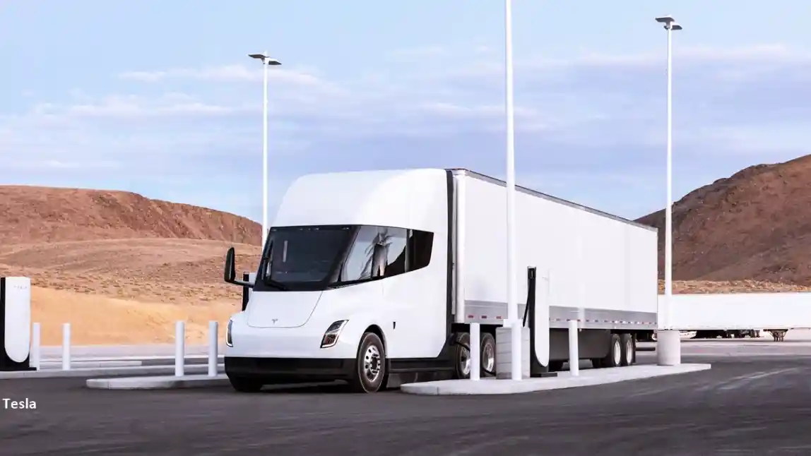 Foto - Miris, Tesla Cybertruck Makin Tidak Laku