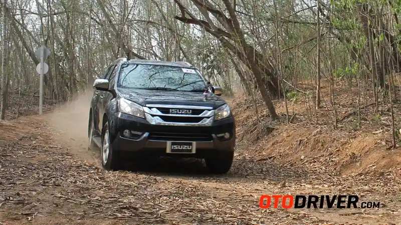 Foto - FIRST DRIVE: Isuzu MU-X 3.0 4x4