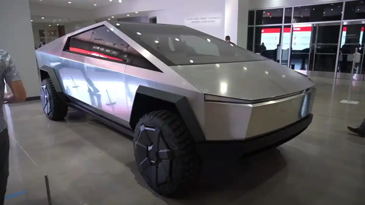 Pikap - Belum Dijual, Tesla Cybertruck Bisa Dilihat Umum Di Museum