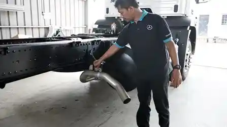 Foto - Begini Prakondisi Sebelum Mengemudikan Truk Axor