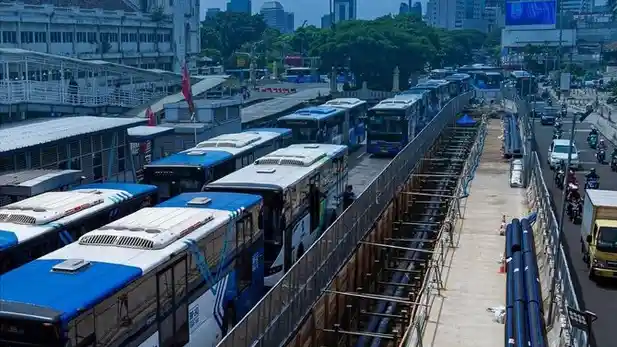 Berita - Menhub: Transportasi Umum Jakarta Contoh Bagi Solusi Kemacetan Di Kota Lain