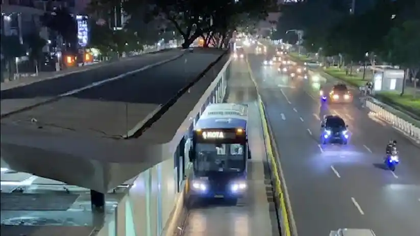 Berita - TransJakarta Jalan 24 Jam Penuh Di Malam Tahun Baru 2024