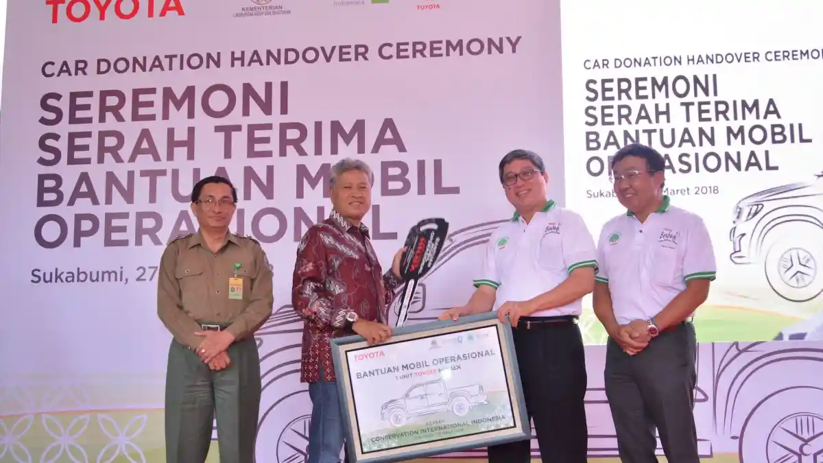 Foto - Toyota Hilux Diandalkan Untuk Restorasi Lingkungan Jawa Barat