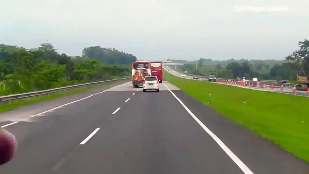 Berita - Pengemudi Mobil Penumpang, Waspadai Bahaya Di Sekitar Bus Dan Truk 