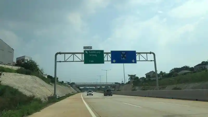 Foto - Pengamat: Jalan Tol Baru Kurangi Kemacetan Saat Nataru 2019