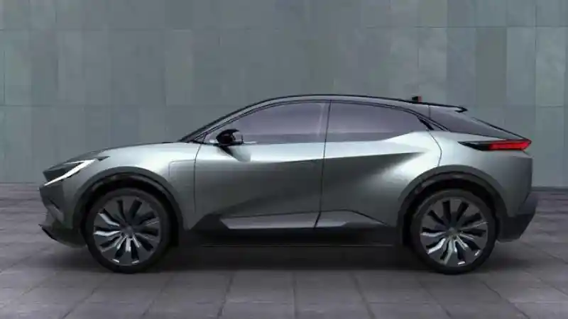 Foto - Toyota Pamerkan Mobil Listrik Adik bZ4X, Berikut Bocoran Spesifikasinya