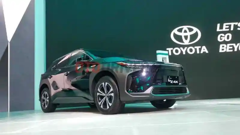 Foto - Toyota bZ4x Muncul Di GIIAS 2022, Wujud Komitmen Three Oval Tentang Mobil Listrik Di Indonesia