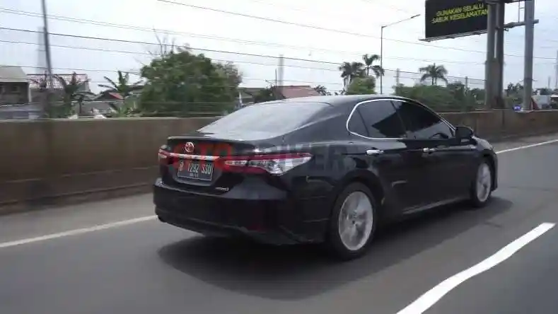 Foto - Mencicil Toyota Camry Hybrid Rp 12 Juta Perbulan, Berapa DP-nya?
