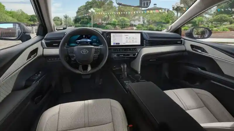 Foto - Toyota Camry Generasi Terbaru Resmi Debut Dunia