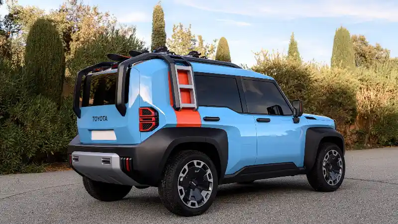 Foto - Toyota Compact Cruiser E, Mobil Konsep Dari Tanah Liat Sabet Penghargaan