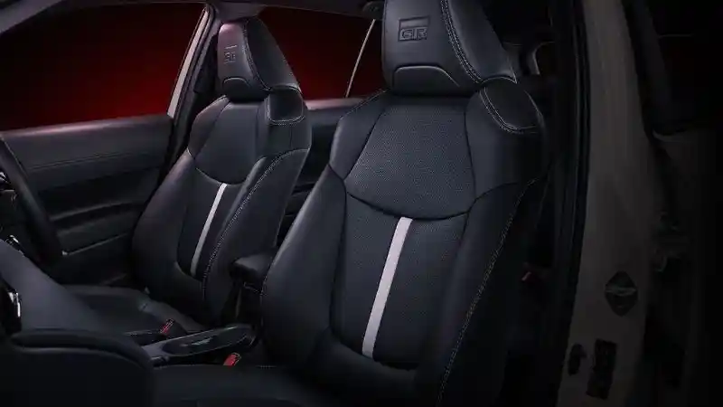 Foto - Toyota Corolla Cross GR Sport Resmi Hadir Di Thailand