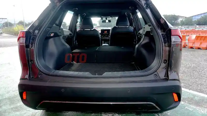 Foto - Toyota Corolla Cross Resmi Meluncur, Jadi Mobil Hybrid Termurah Se-Indonesia!