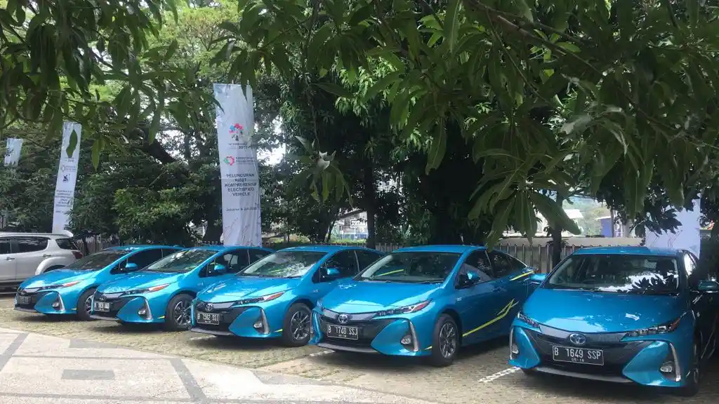 Foto - Spesifikasi Mobil Listrik Sumbangan Toyota Untuk Universitas 