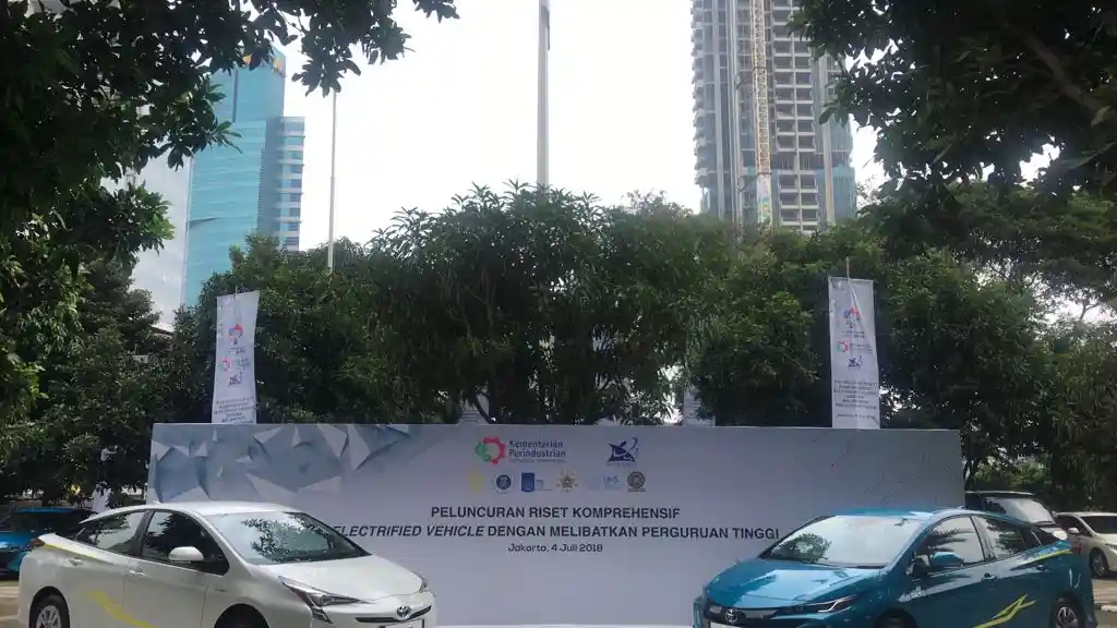 Berita - Spesifikasi Mobil Listrik Sumbangan Toyota Untuk Universitas 