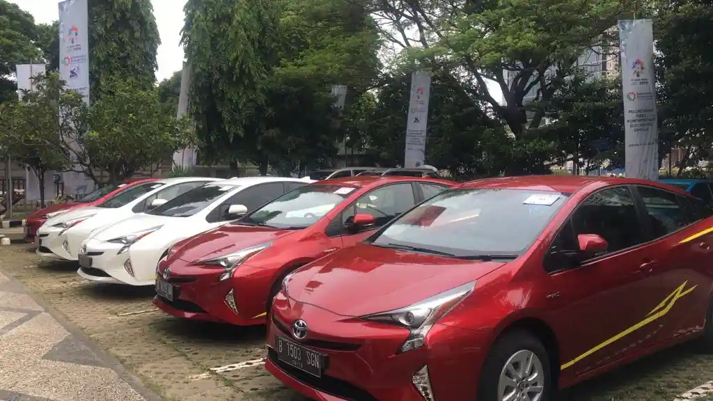 Foto - Toyota Kerjasama Dengan LINE, Memungkinkan Pengemudi Matikan Lampu Rumah