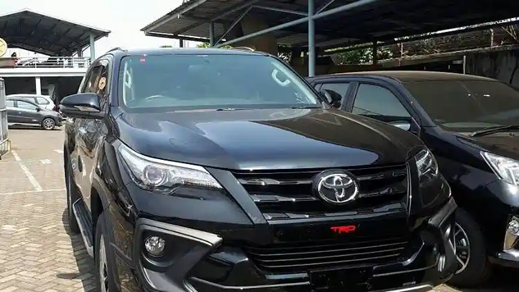 Foto - SPY SHOT: Toyota Fortuner TRD Sportivo 2017, Pakai Cakram Belakang (12 Foto)