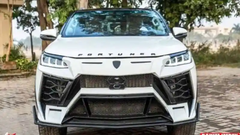 Foto - Toyota Fortuner Ini Disulap Tampilannya Menjadi Sebuah Lamborghini Urus