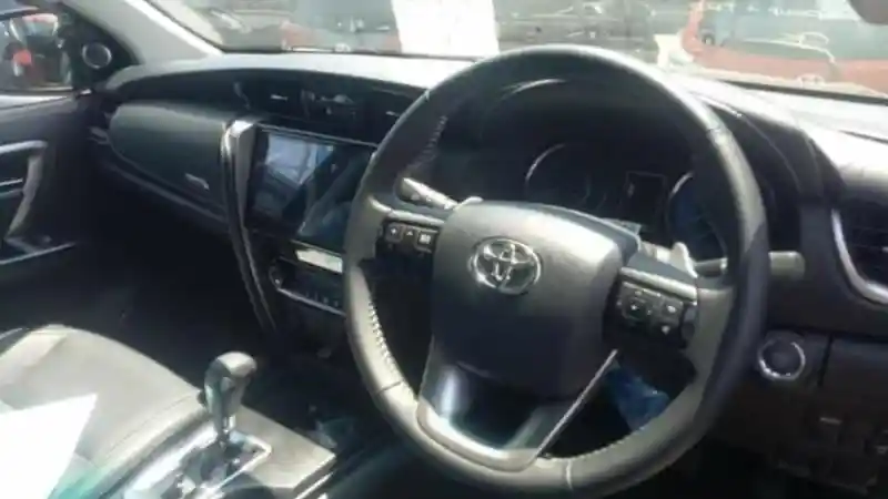 Foto - Toyota Fortuner VRZ Tipe Tertinggi Dihargai Rp 700 Jutaan, Tapi Bisa Diangsur Mulai Rp 13 Juta