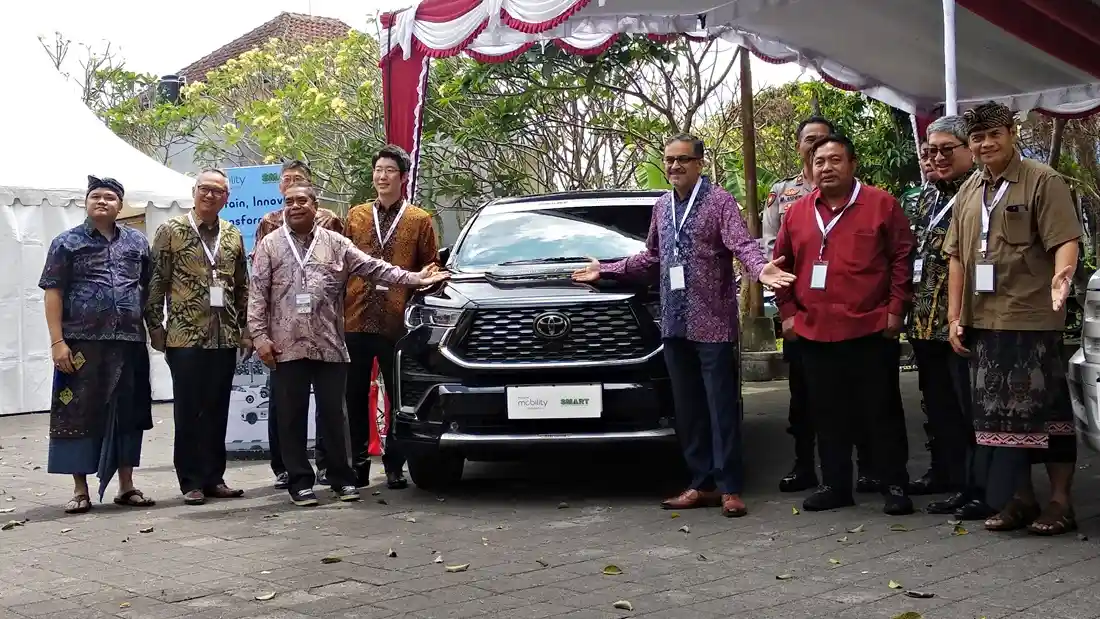 Foto - Shuttle Listrik Toyota Pertama Di Bali 
