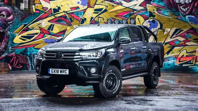 Berita - Toyota Hilux Edisi Baru Tawaran Menu Spesial dari Arctic Trucks