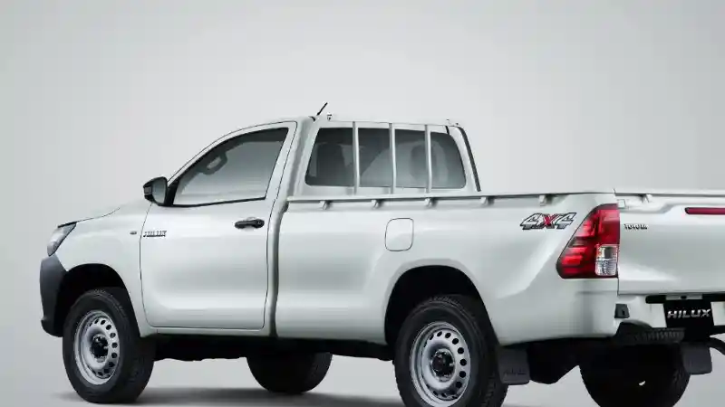 Foto - Toyota Hilux Single Cabin Resmi Ganti Mesin
