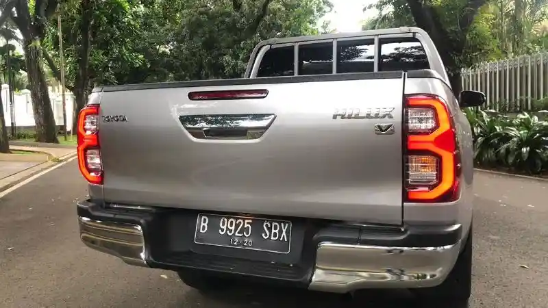 Foto - First Drive: Toyota Hilux Facelift 2020