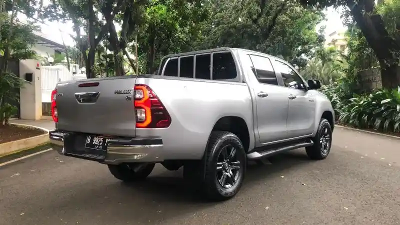 Foto - First Drive: Toyota Hilux Facelift 2020