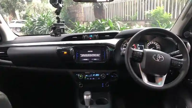 Foto - First Drive: Toyota Hilux Facelift 2020