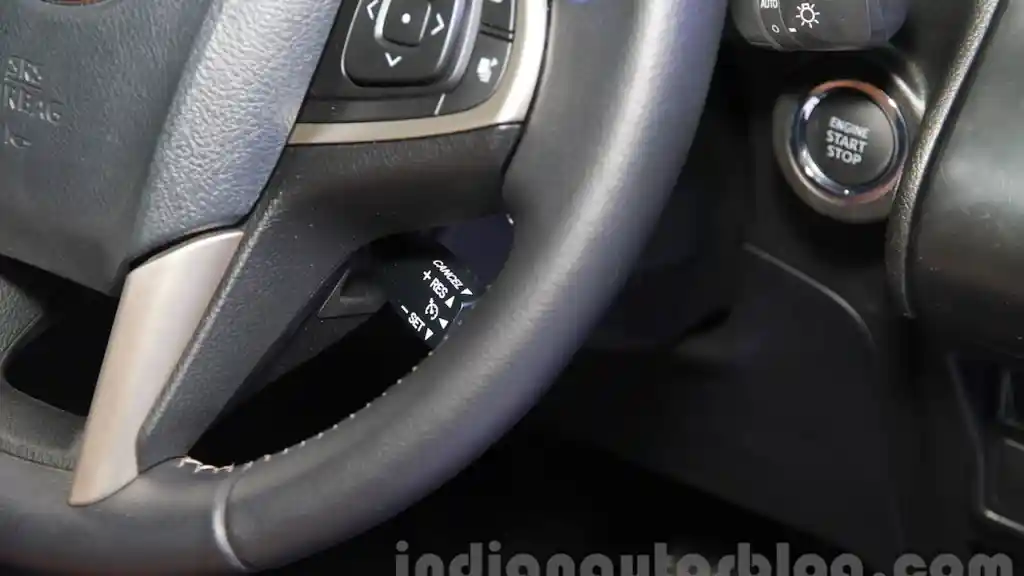 Foto - Toyota Innova Crysta 2.8 Z Asal India Lebih Murah Dan Lebih Unggul Dibanding All New Kijang Innova 2.4 Q
