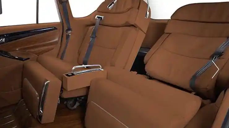 Foto - Toyota Kijang Innova Ini Punya Kabin Semewah Pesawat First Class