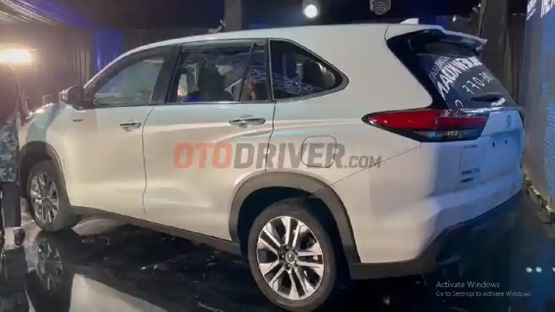 Foto - Toyota Kijang Innova Zenix Meluncur. FWD, Hybrid dan Gunakan Girbox CVT 10 Speed