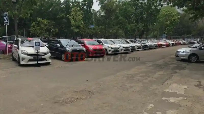 Berita - Komunitas Starlet Sampai Fortuner Jamboree Bareng di Kemayoran