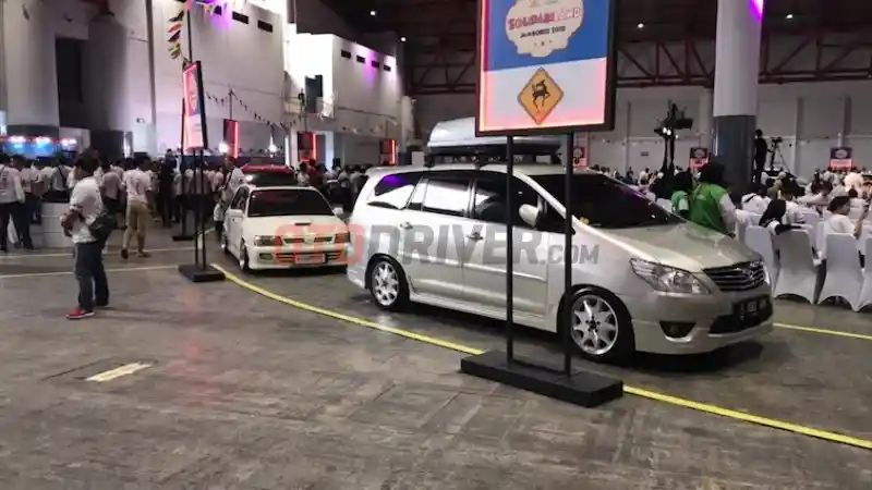 Foto - Rajin CSR, Komunitas Kijang Innova Sabet Penghargaan