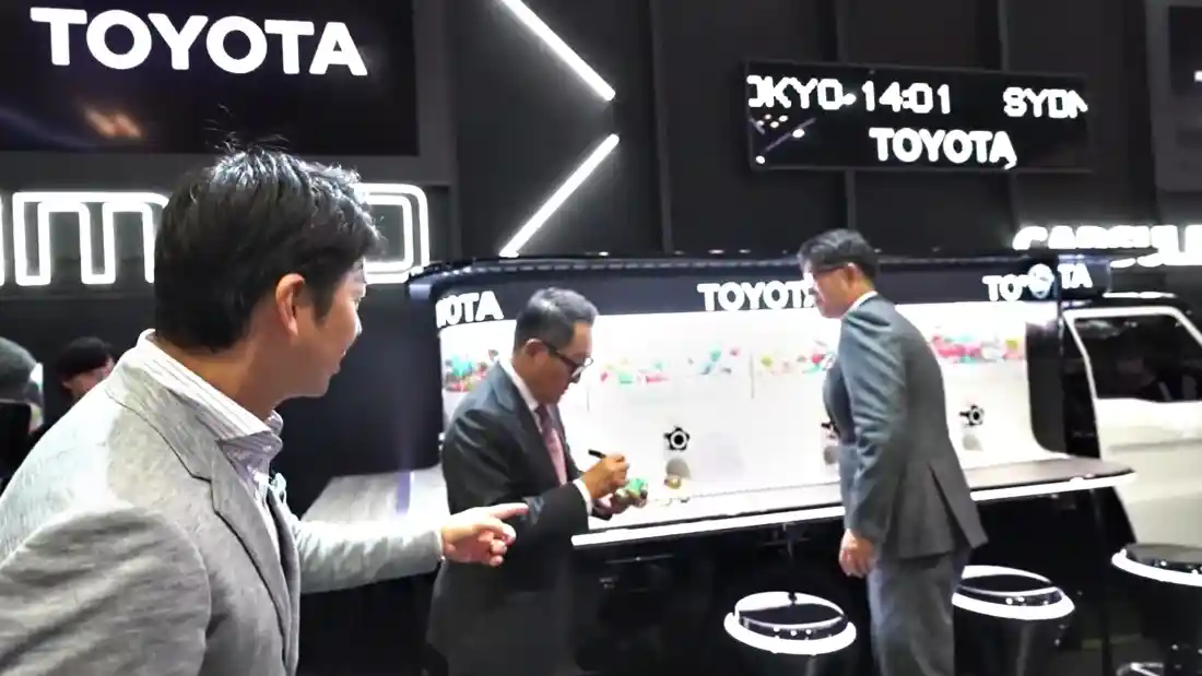 Foto - Visi Toyota Rangga Tebar Pesona di Japan Mobility Show 2023