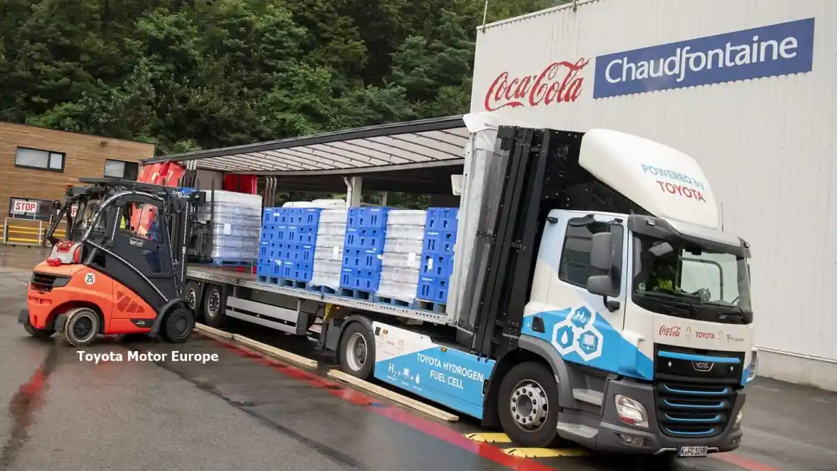 Foto - Tes Truk Hidrogen Toyota-Coca-Cola-Air Liquide