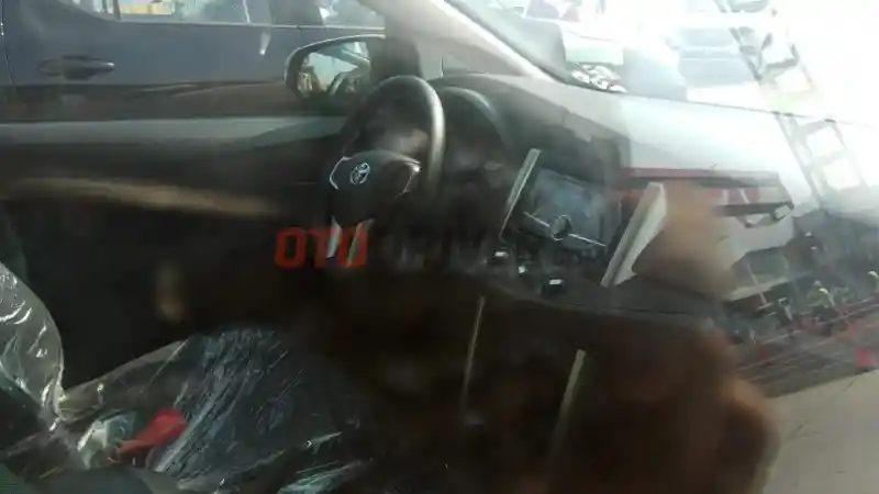 Foto - Mengenal Toyota Innova Versi Abu Dhabi. Mesinnya 2.700 CC!