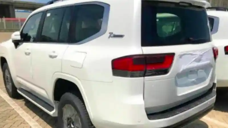 Foto - Lama Inden Toyota Land Cruiser 300 Capai 1 Tahun!