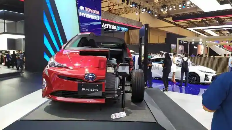 Berita - GIIAS 2019: Prius Dibelah untuk Pamerkan Teknologi Hybrid Toyota