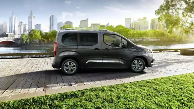 Mobil Listrik - Mengenal Mobil Listrik Fungsional Toyota, Proace City