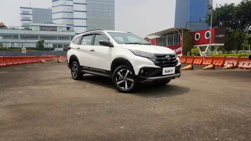 Foto - Komparasi Dimensi, Spesifikasi Mesin, Dan Harga Citroen C3 Aircross vs Rival