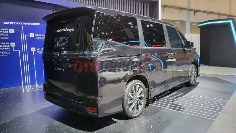 Foto - GALERI: Toyota All New Voxy 2022 (18 FOTO)
