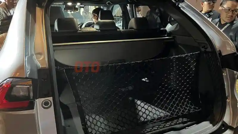 Foto - Toyota Yaris Cross Hybrid Punya Kabin Besar Berkat Baterai Yang Compact