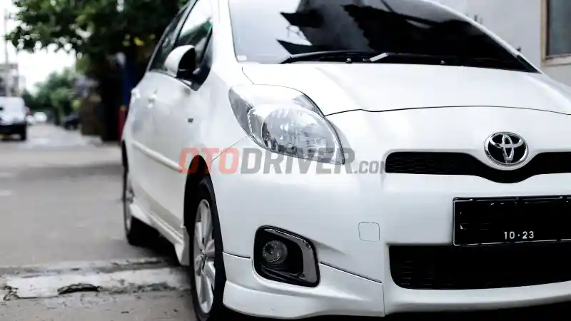 Foto - Merawat Mobil Warna Putih di Musim Hujan