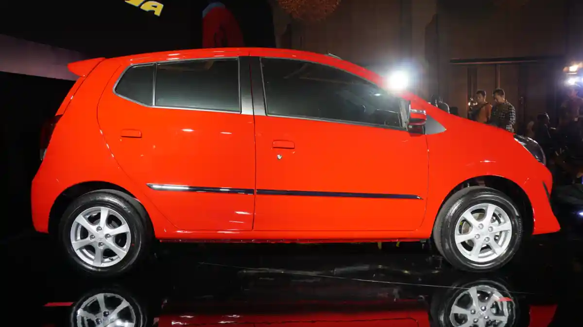 Foto - Toyota Agya Facelift Laku Keras. Lebih Laris Manual Atau Matik?
