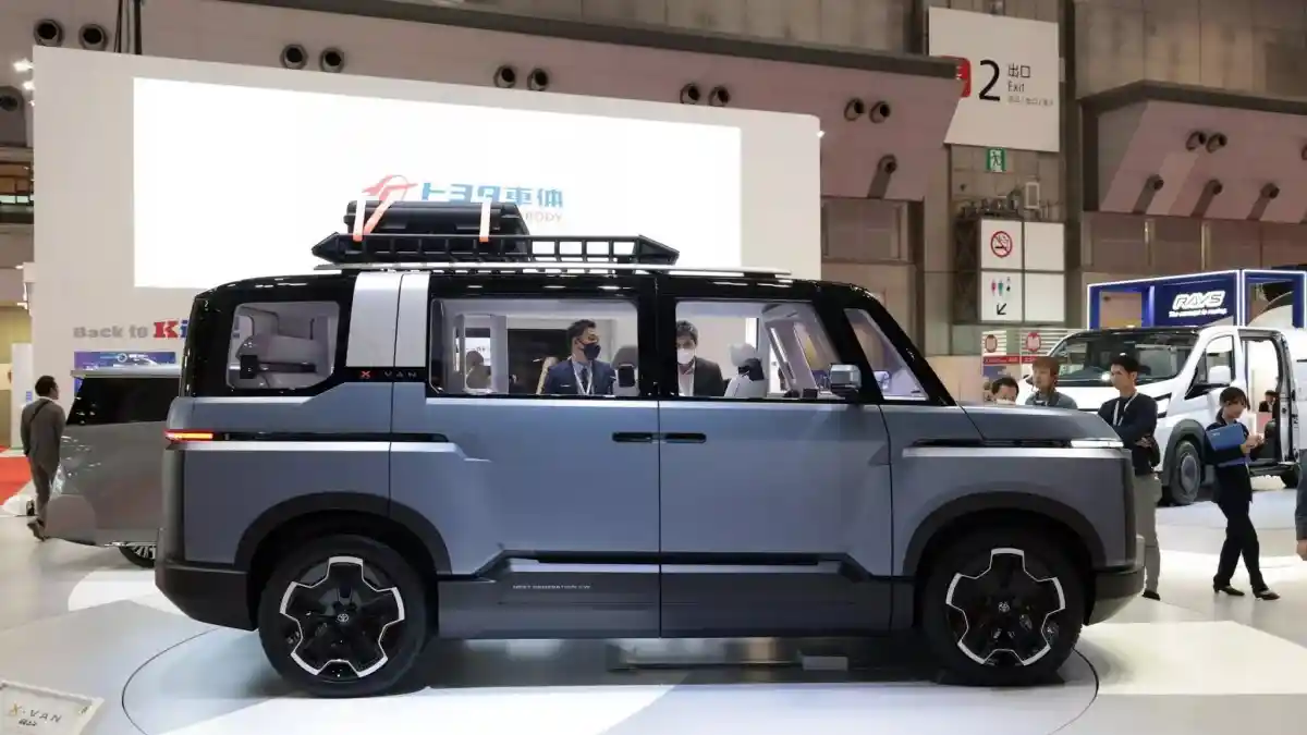 Foto - Toyota Bakal Memperkenalkan ‘Land Cruiser’ Versi MPV?