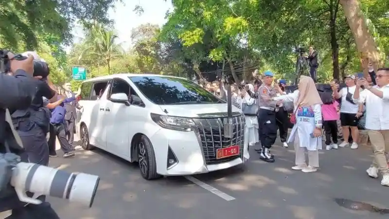 Berita - Toyota Alphard dan Lexus LX570 Dampingi Presiden Terpilih Prabowo Subianto Ke Acara Pelantikan