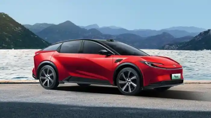 Berita - Toyota bZ5 Resmi Meluncur, Hasil Kerja Sama Dengan FAW dan BYD